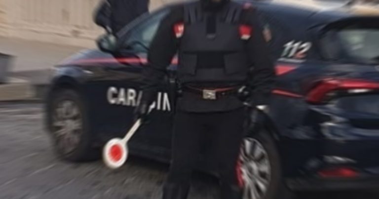 Carabinieri, comunicato: LPN-Chieti: creano disordini davanti al bar, 2 giovani arrestati