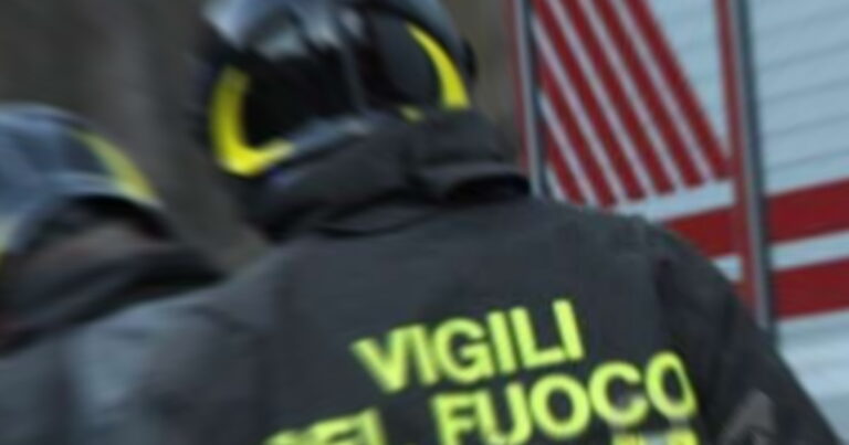 Vigili del Fuoco. Incidente stradale a Rocca Pia. Coinvolta un’auto che trasportava sostanze radiologiche