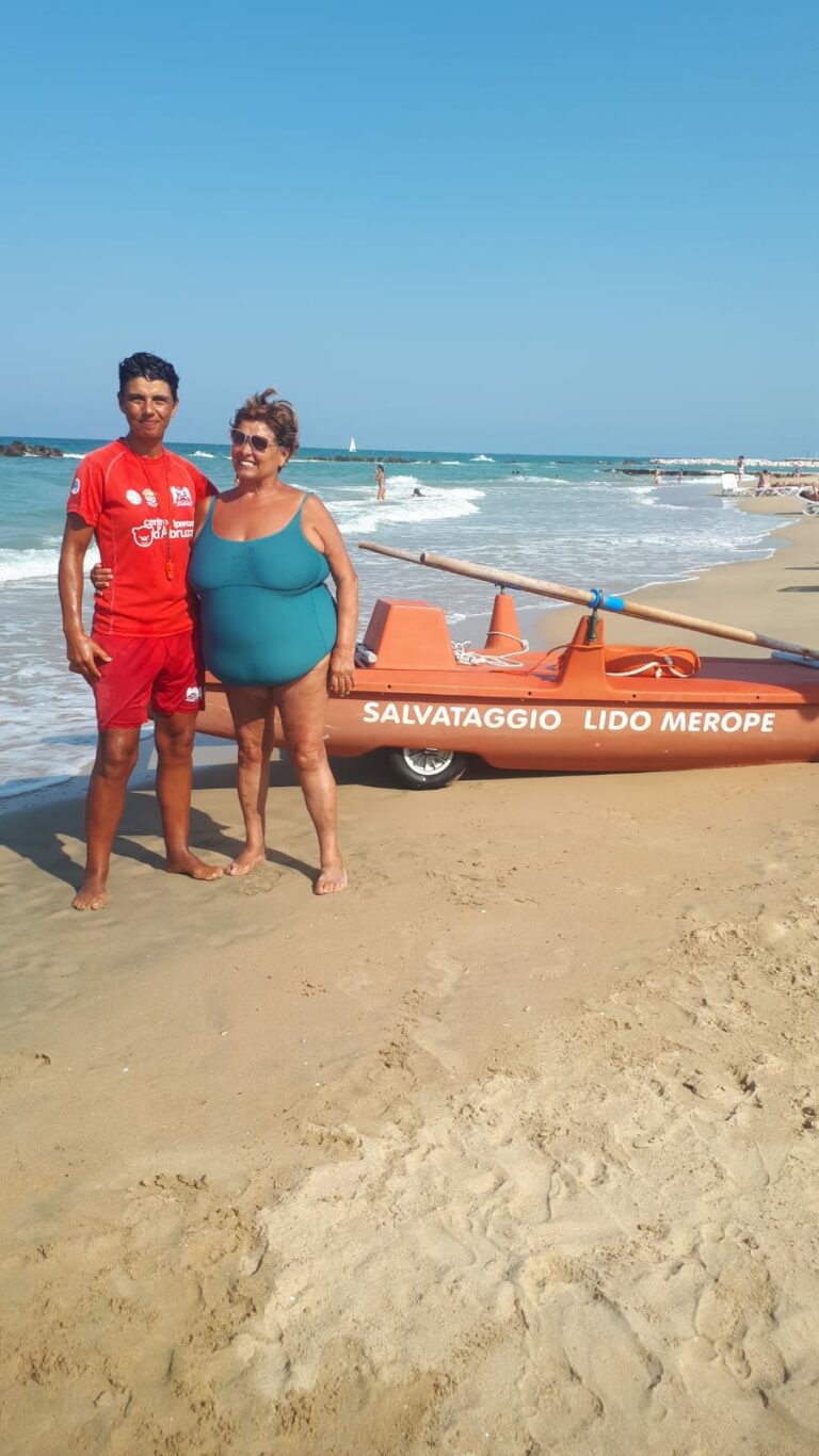 Trascinata da un’onda a Francavilla al Mare: anziana salvata in extremis